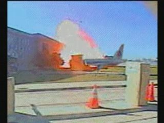 Boeing 757 superposé à la vidéo officielle