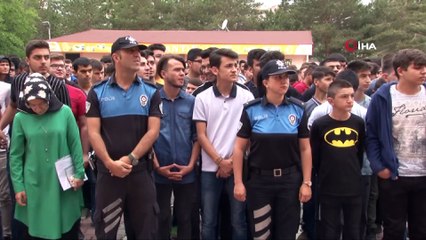 Kayseri Emniyeti şehidin emanetlerini karne gününde yalnız bırakmadı