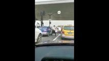 Un road rage WTF éclate entre deux personnes de la même voiture