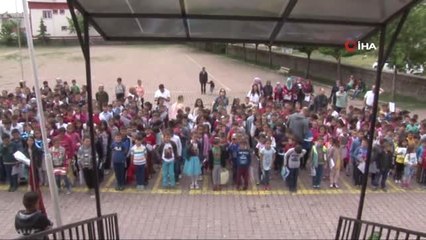 Ayça Öğretmen'in dramını ortaya çıkarttığı Necati'nin karne heyecanı