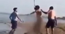 Sahilde çırılçıplak dolaşan Suriyeliye vatandaşlardan sert tepki