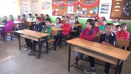 Şehit Necmettin öğretmenin öğrencileri mezun oldu