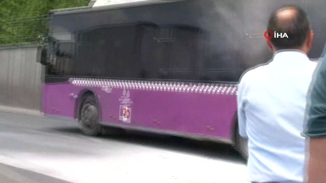 Seyir halindeki otobüs alev aldı, vatandaşlar yangın tüpleriyle müdahale etti