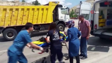 Frenleri tutmayan otomobil kaldırıma çıkıp yan yattı: 5 yaralı