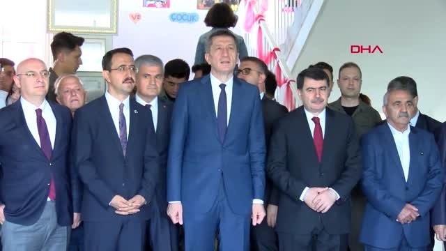 MEB Bakanı Selçuk karne dağıtım töreninde konuştu- Detay