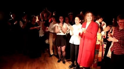 Applaudissements Momo, Momo