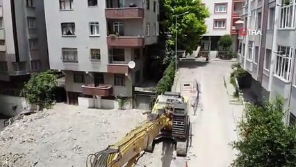 Avcılar'da tahliye edilen binanın yıkımı gerçekleştirildi