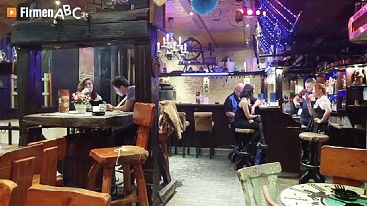 Lounge in Wien-Alsergrund: Bar Uni Alm – gemütliches Pub mit Livemusik und Skihüttenflair!
