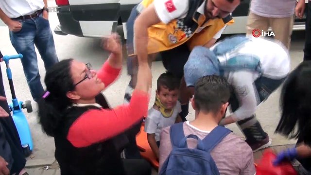 İranlı çocuğa posta dağıtım aracı çarptı