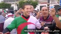 Alger : des manifestants distribuent des boîtes de yaourt pour se moquer d’Ouyahia !