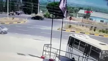 MANİSA Motosikletlinin yaralandığı kaza kamerada