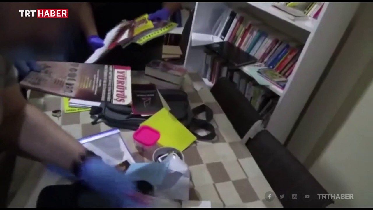 Gri listedeki aranan terörist dergi baskınında yakalandı