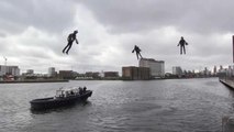 Des hommes volants en jet-suit au dessus de la Tamise