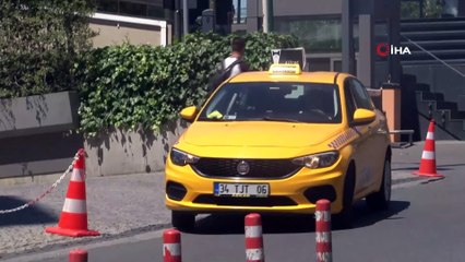 Taksi şoförü genç kızı böyle ezdi!