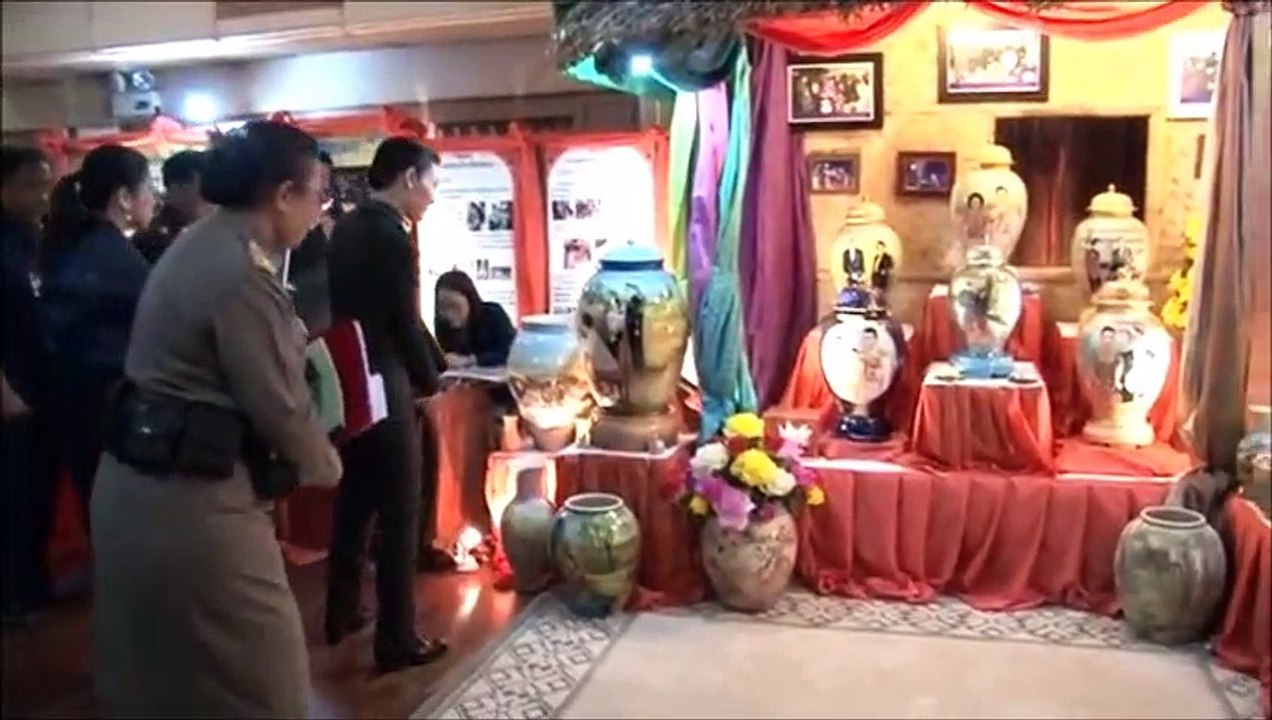 ท่านผู้หญิงศรีรัศมิ์ สุวะดี ปรากฎตัวแล้ว!!! ล่าสุดท่านไปเป็นทหาร ไม่ได้เป็นตามข่าวลือที่โดนจับขัง ดูเลยท่านเป็นทหาร สง่างามมาก