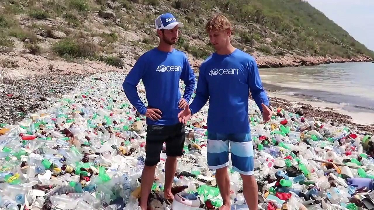 Ils nettoient entièrement une plage dans les Caraïbes ! Impressionnant