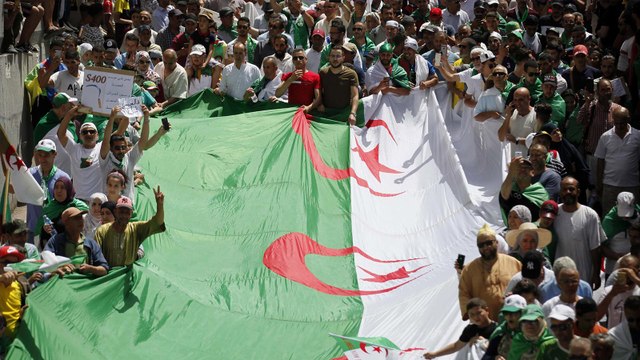 بالجمعة الـ17 للحراك الجزائري.. مظاهرات تطالب برحيل رموز النظام
