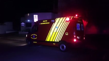 Carro e moto batem no Centro e rapaz fica ferido