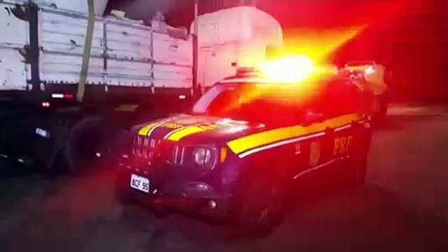 PRF apreende carreta carregada com maconha na BR-277