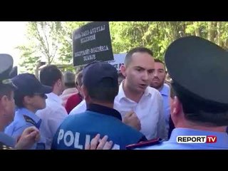 Militanët e PD dhe LSI tentojnë të bllokojnë takimet elektorale të Ramës në Korçë
