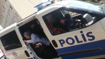 Geç kalan öğrenciyi sınava polis yetiştirdi