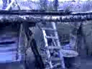 baptiste enlève le 1er étage de la cabane 3