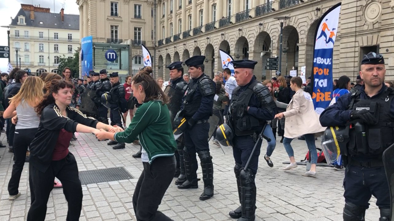 Manifestation anti et pro Procréation assistée