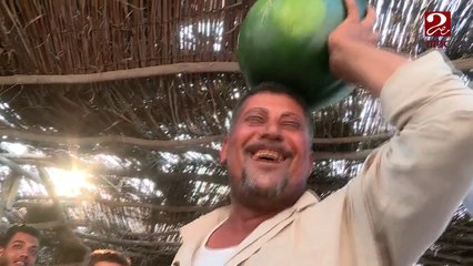 البطيخ عشق المصريين والأكلة الأشهر في الصيف.. تعرف على مواصفاته المثالية وأسعاره