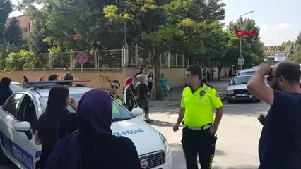 Video herunterladen: BURSA Kimliğini babasının aracında unuttu, yardımına polis koştu