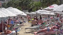 MUĞLA Marmaris'te sıcaktan bunalanlar deniz ve havuzları doldurdu