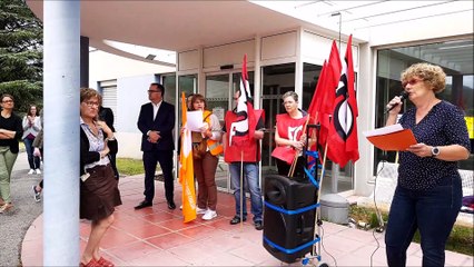 Privas: une centaine de personnes mobilisées pour défendre la maternité