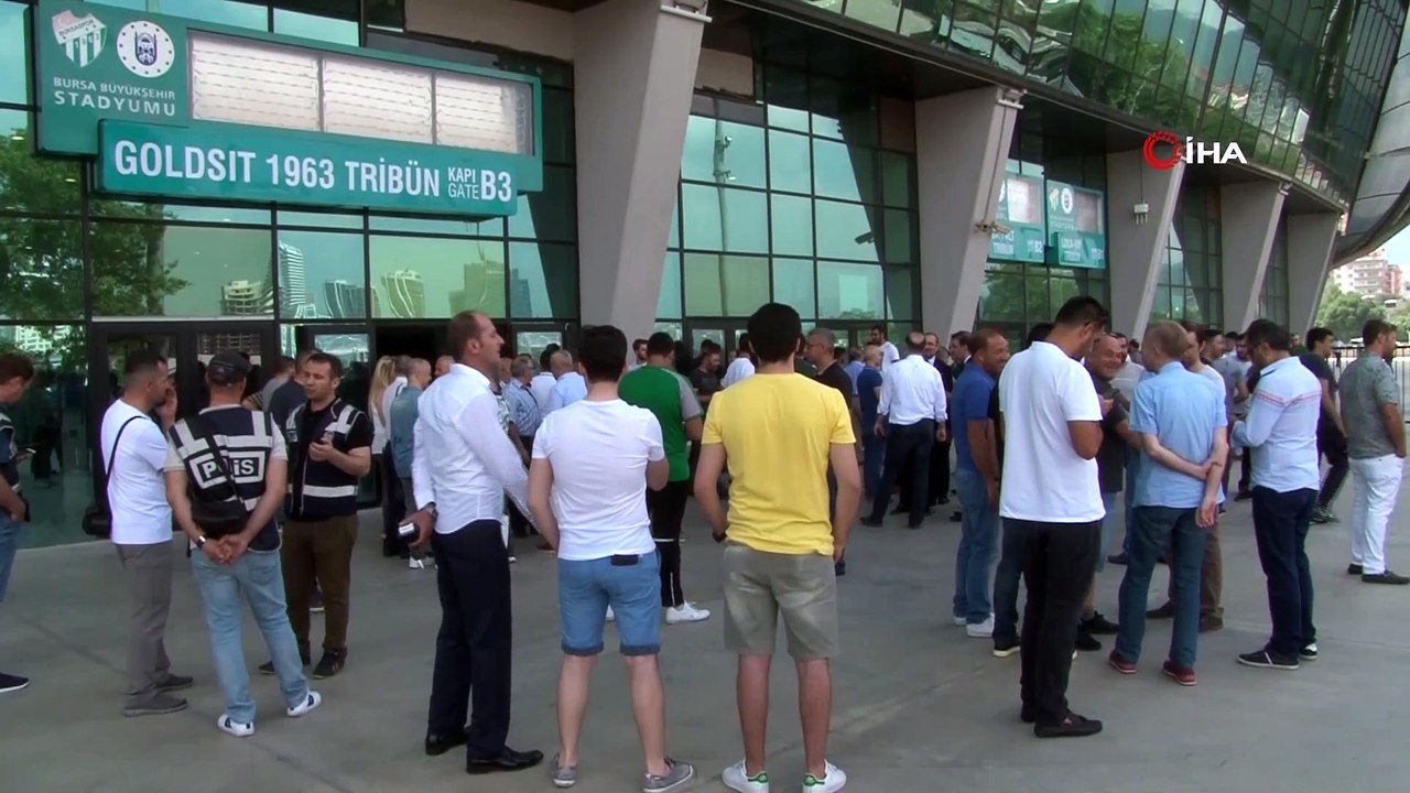 Bursaspor'da olağanüstü genel kurul ertelendi