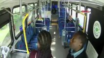 DHA DIŞ - ABD'de otobüs şoförü ile kadın yolcu yumruk yumruğa kavga etti