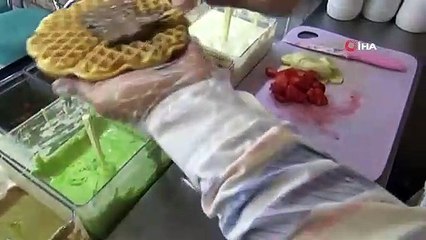 Diyarbakır’da Karnesinde 2 Zayıf Olan Öğrencilere Waffle Ücretsiz