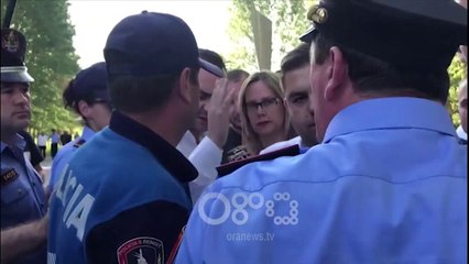 RTV Ora – Rama pritet me protesta në Devoll, eskorta qëllohet me sende të forta