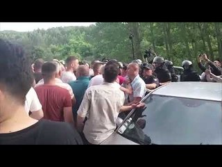 Report TV -Rama për në Devoll, militantët e PD së tentojnë t'i bllokojnë rrugën