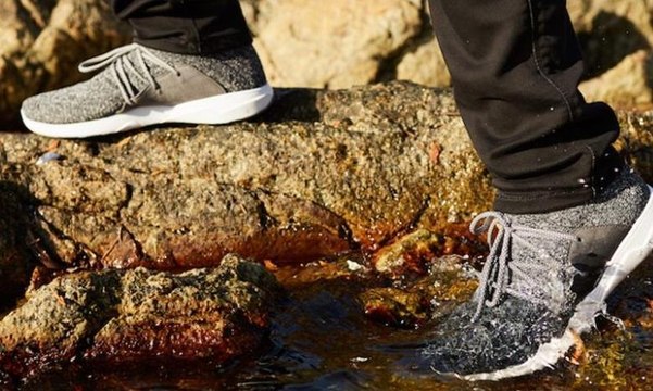 حذاء عصري مضاد للمياه... أقدامكم ستبقى جافة مهما حصل!