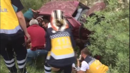 Otomobil şarampole devrildi: 1 ölü, 4 yaralı