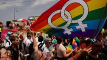 Avrupa'nın en büyük LGBTİ festivali EuroPride kapsamında Viyana'da Onur Yürüyüşü yapıldı