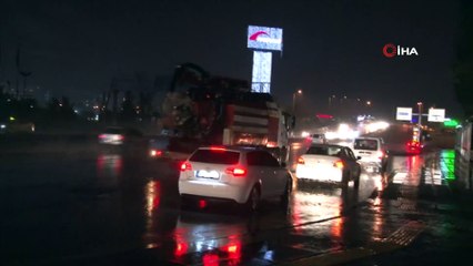 Başkent’te sağanak yağmur hayatı olumsuz etkiledi