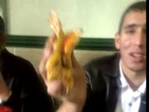 comen mangé une pizza