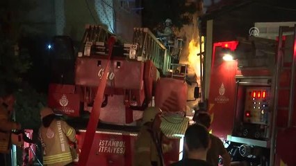 Otomobilde çıkan yangın doğalgaz kutusuna sıçradı