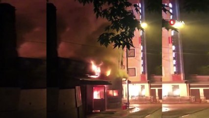 Başkent’te alev alan lokanta yanındaki büfeyi de tutuşturdu