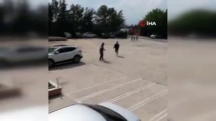 Tải video: Duyarlı polisten alkışlanacak hareket...YKS için gerekli evrağını unutan öğrencinin yardımına polis yetişti