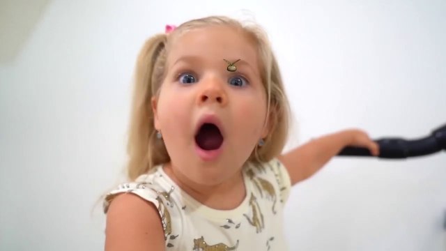 Kids Diana Show 2021 New Episodes Videos for kids روما وديانا يحاربان الذباب - قصص اطفال قبل النوم - روما وديانا كان يلعبان. لكن فجأة ظهر الذباب وأزعجهم. توصل روما وديانا إلى كيفية التخلص من الذباب المزعج. روما وديانا يحاربان الذباب - قصص اطفال قبل النوم