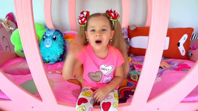 ديانا لديها وحش أسفل سريرها - ديانا خائفة من الوحش الذي أسفل سريرها، لكن الوحش هو نفسه روما ويحاول إخافتها!