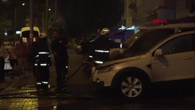 ANTALYA OTO GALERİ ÖNÜNDEKİ 2 ARAÇ KUNDAKLANDI