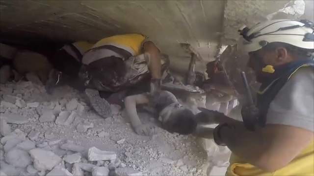 نزوح واسع للمدنيين السوريين باتجاه تركيا جراء القصف