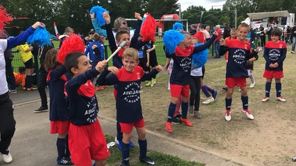 Chorégraphie du club de football de Saint-Pierre-de-Retz au tournoi Ulrich Ramé