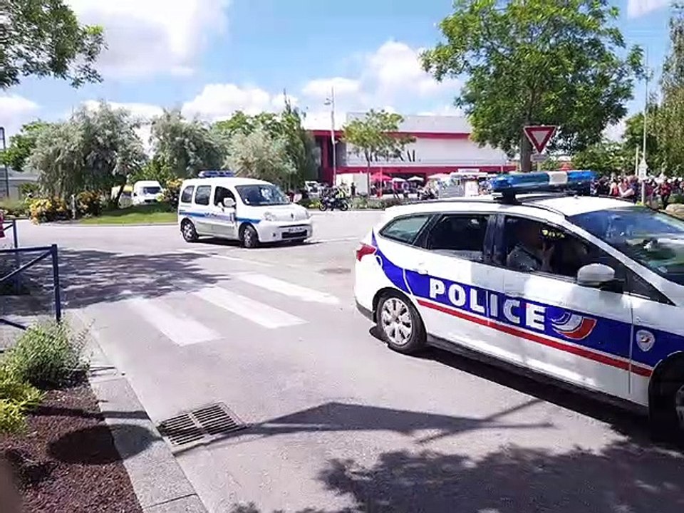 Opération une rose un espoir : de départ des mo...